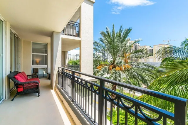 CityPlace South Tower Unit 301 photo 2