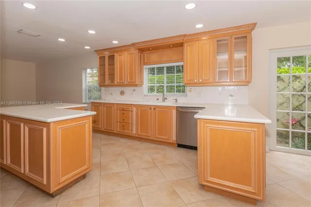 Boca Bath & Tennis Residence photo 9