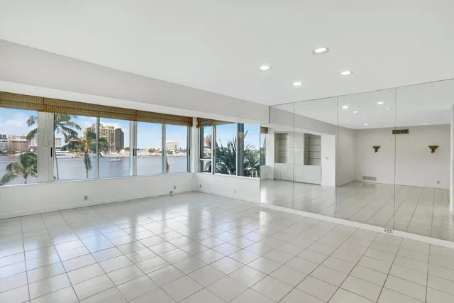 Palm Beach Towers, Palm Beach Unit 219b photo 4
