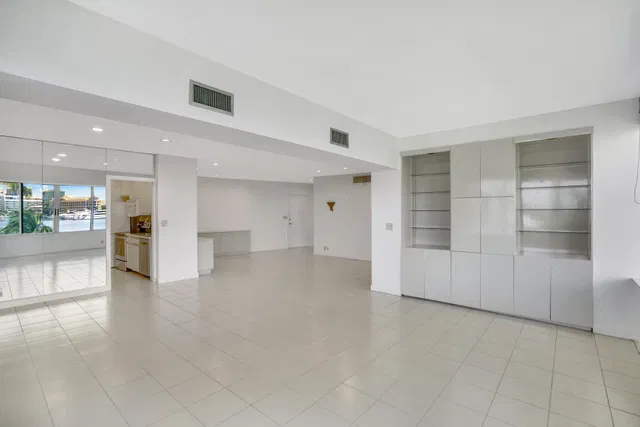 Palm Beach Towers, Palm Beach Unit 219b photo 8