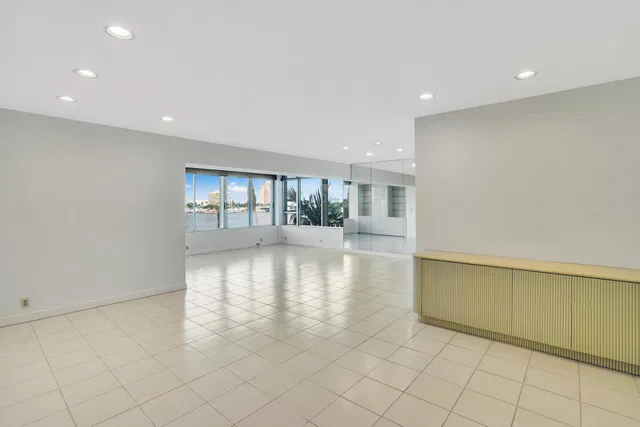 Palm Beach Towers, Palm Beach Unit 219b photo 9