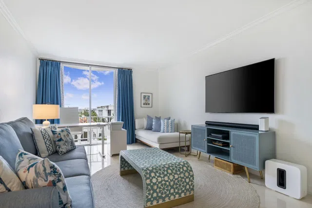 Winthrop House Condos Unit 602 photo 12