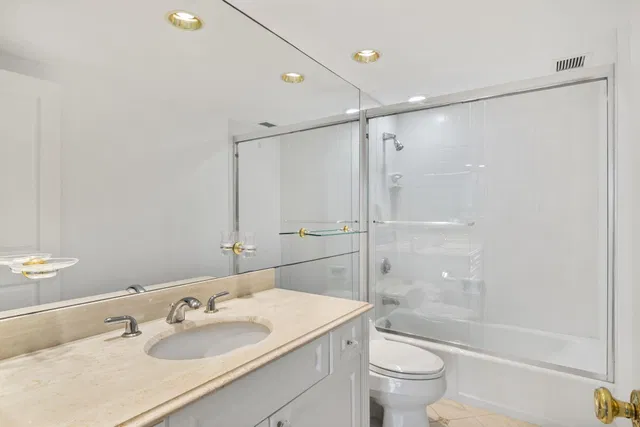 Winthrop House Condos Unit 602 photo 14