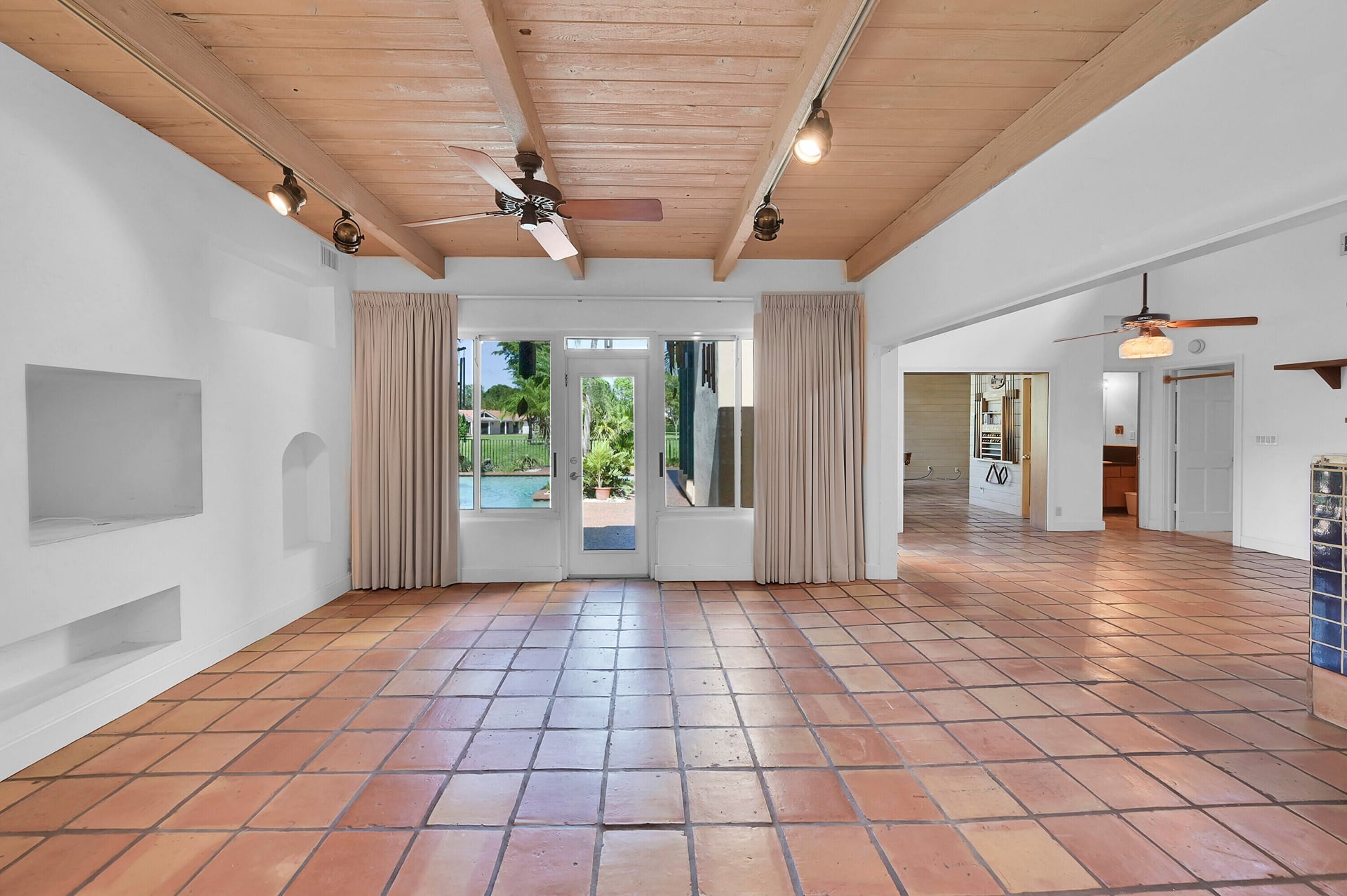 Boca Bath & Tennis Residence photo 8