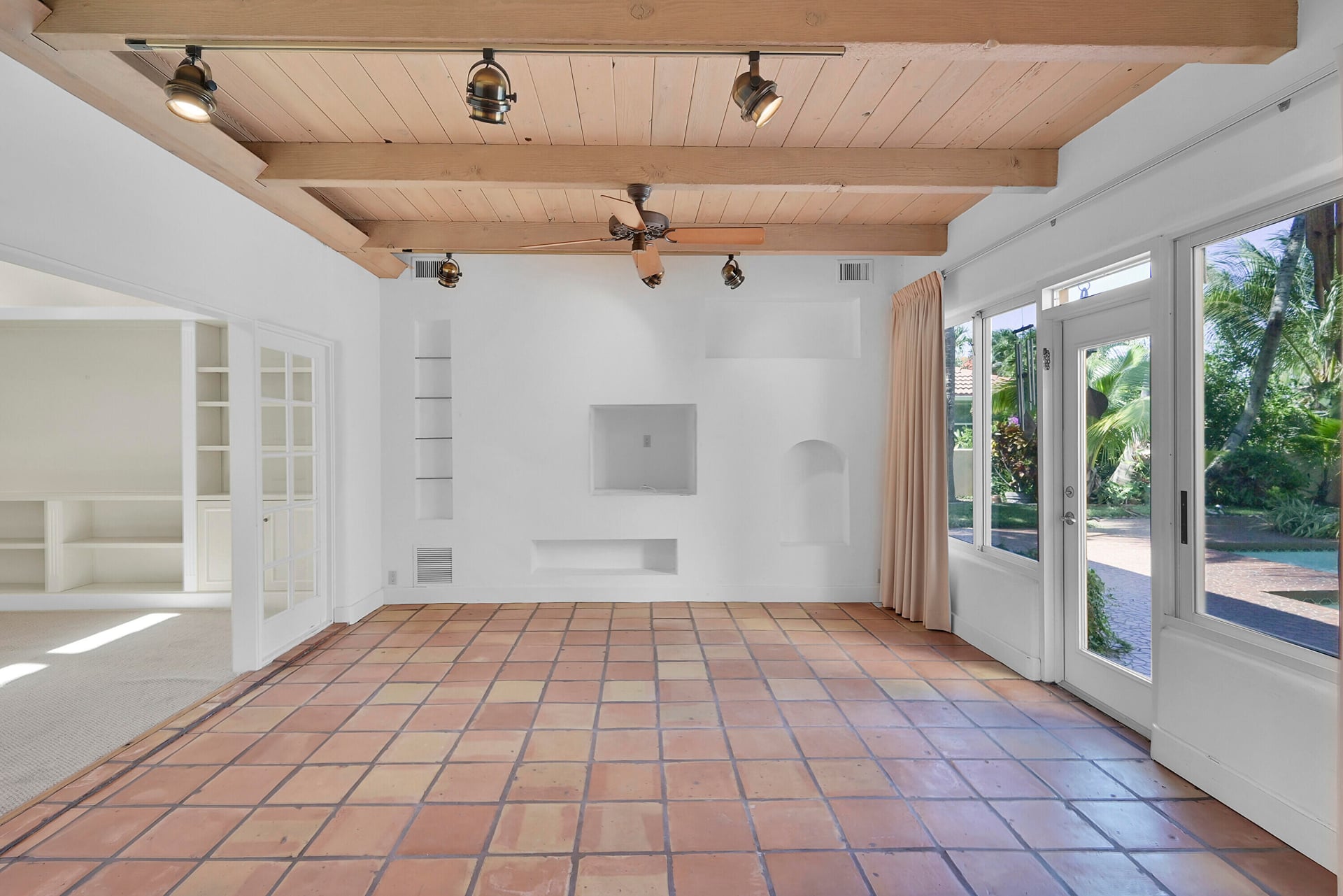 Boca Bath & Tennis Residence photo 9
