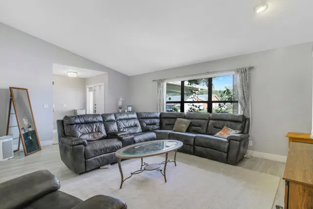  Residence photo 5