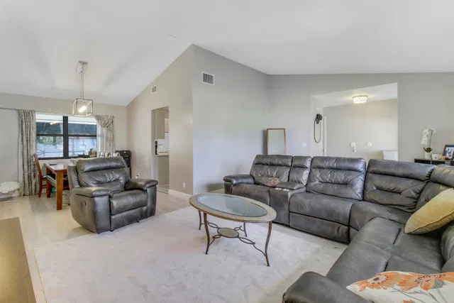  Residence photo 6