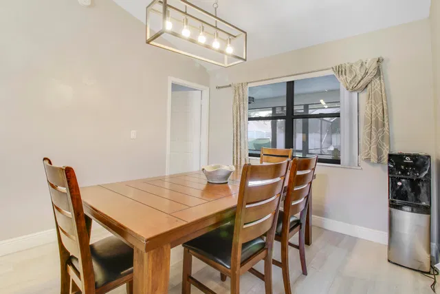  Residence photo 9