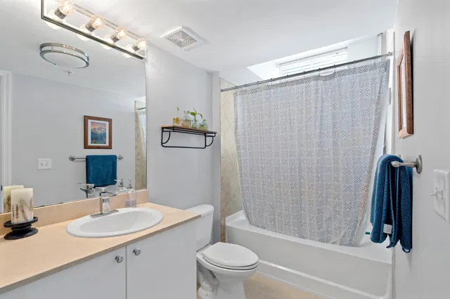 The Prado Unit 619 photo 8