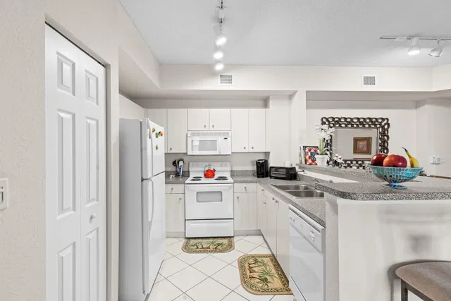 Flagler Pointe Unit 103 photo 8