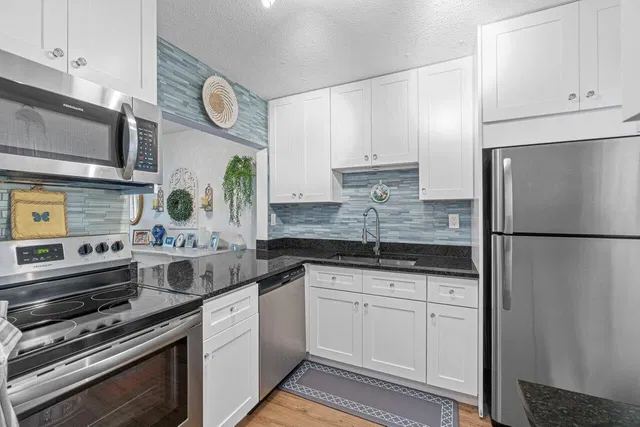 Unit 211 photo 3