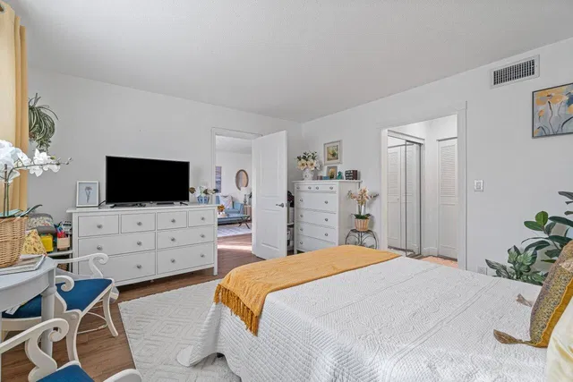 Unit 211 photo 12