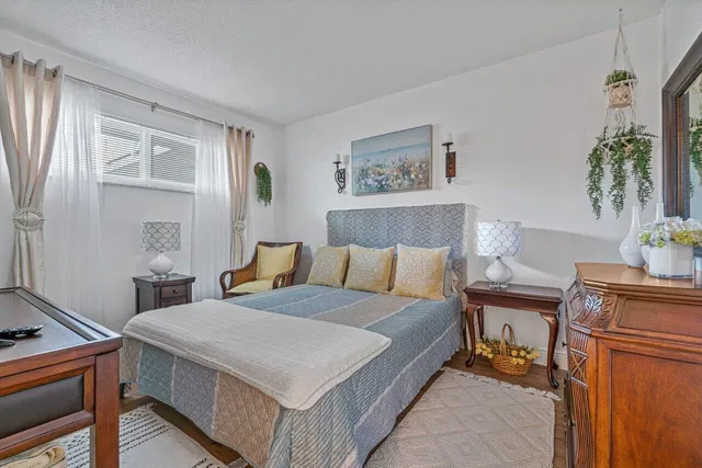 Unit 211 photo 14