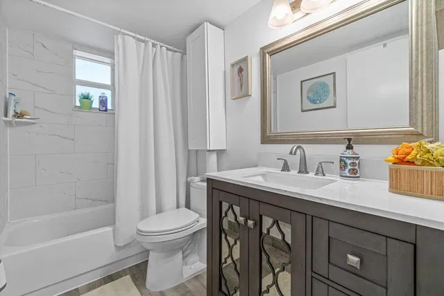 Unit 211 photo 15