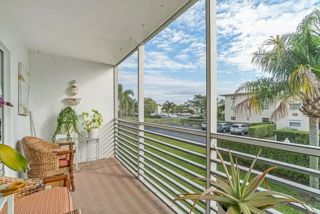 Unit 211 photo 17