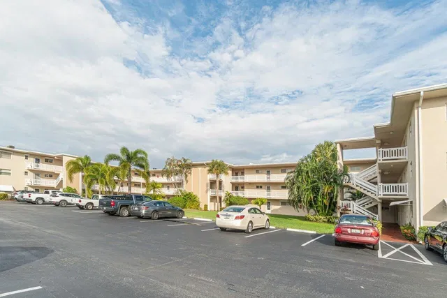 Unit 211 photo 25