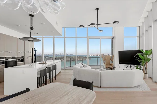 Monaco Yacht Club and Residences Miami Beach PH2