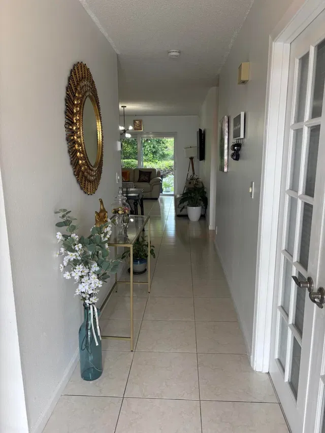  Unit 8833 photo 4