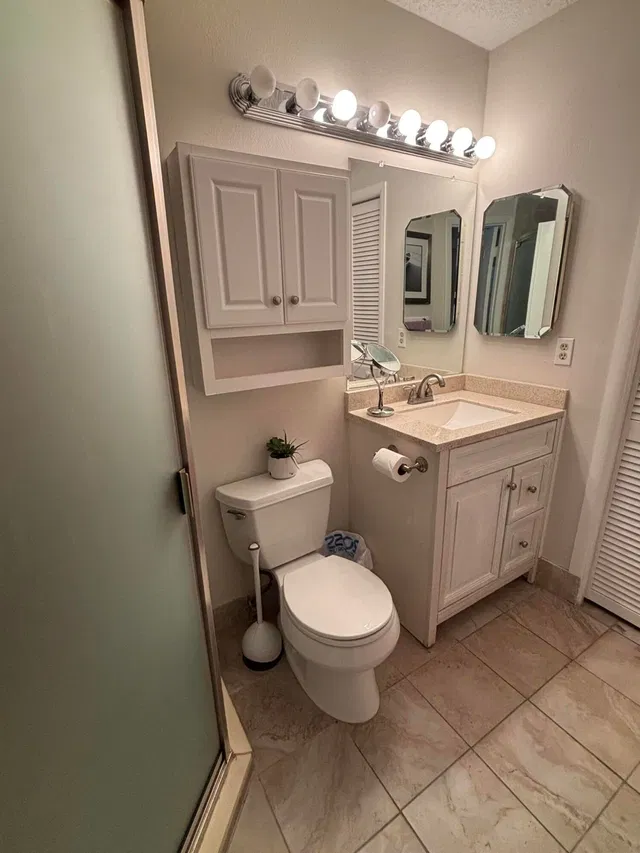  Unit 8833 photo 23
