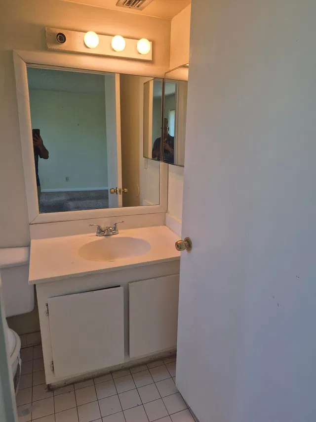 Unit 407 photo 4