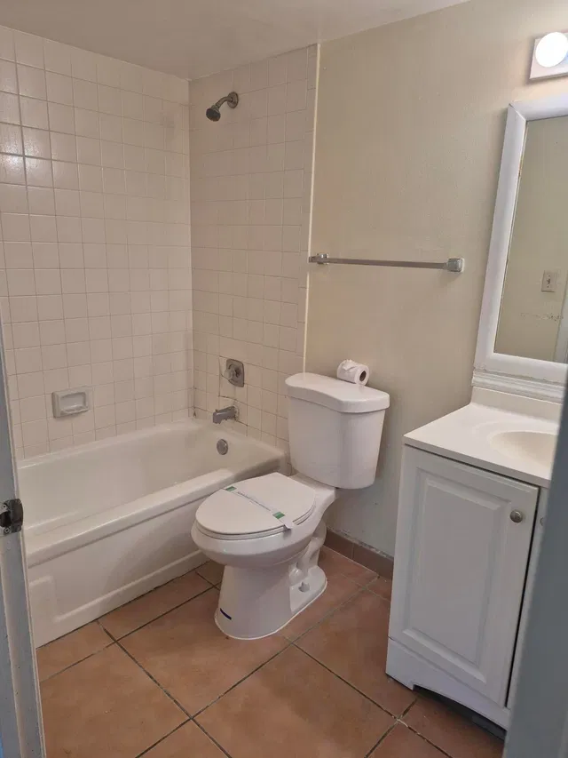 Unit 407 photo 8