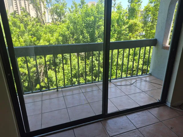 Unit 407 photo 10