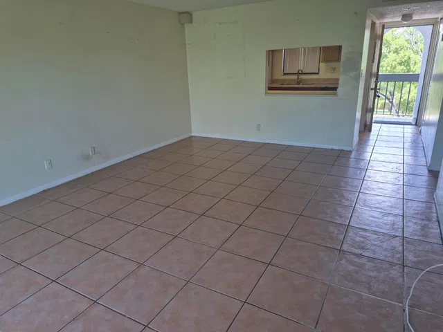 Unit 407 photo 11