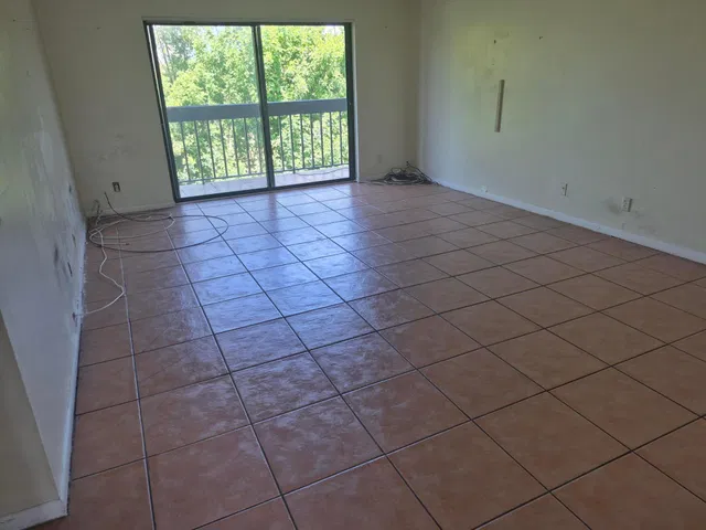 Unit 407 photo 12