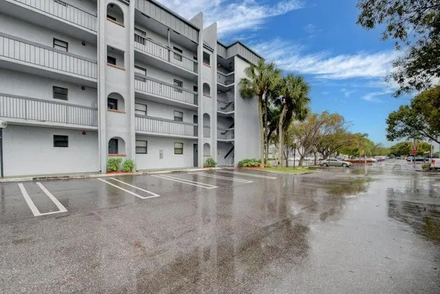 Unit 407 photo 15