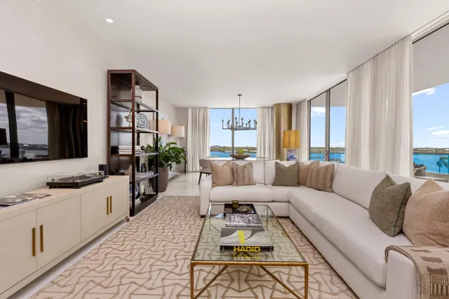 La Clara Palm Beach Unit 603 photo 2