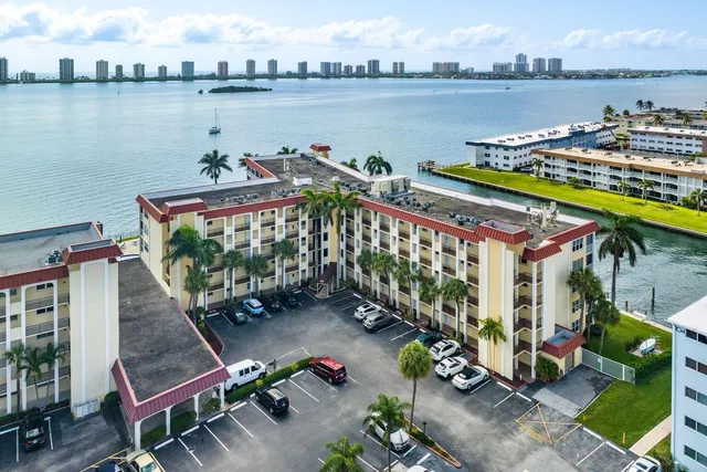 Paradise Harbour North Palm Beach Unit 208 photo 23