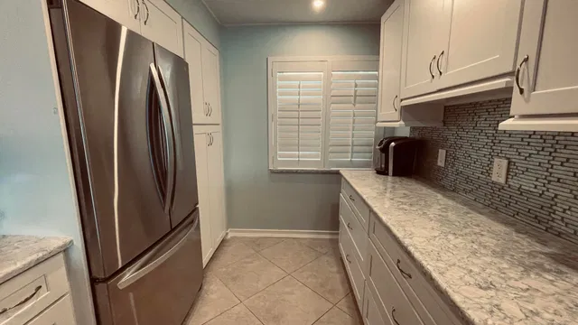 Unit 305 photo 6