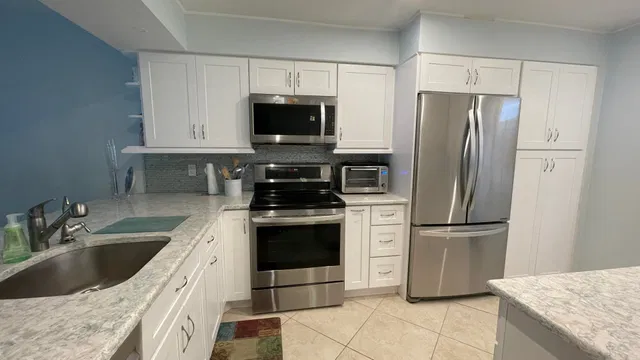 Unit 305 photo 18