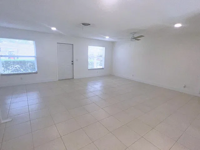 Singer Island Residence photo 9