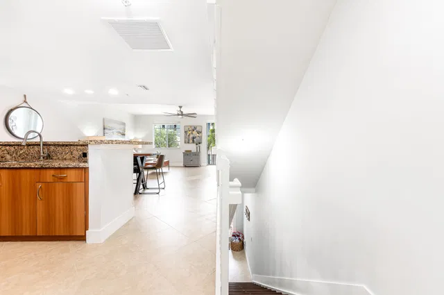 Pineapple Grove Village Condominiums Unit E photo 10
