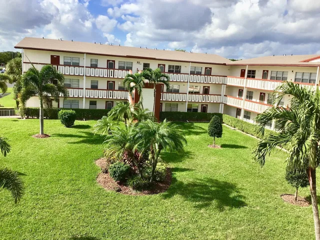 Unit 308 photo 3