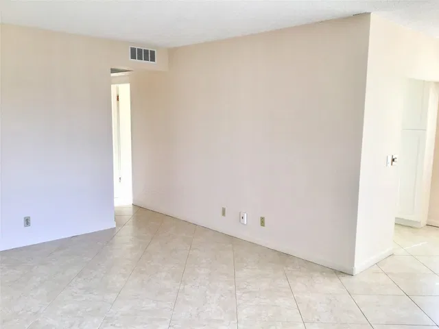 Unit 336 photo 8
