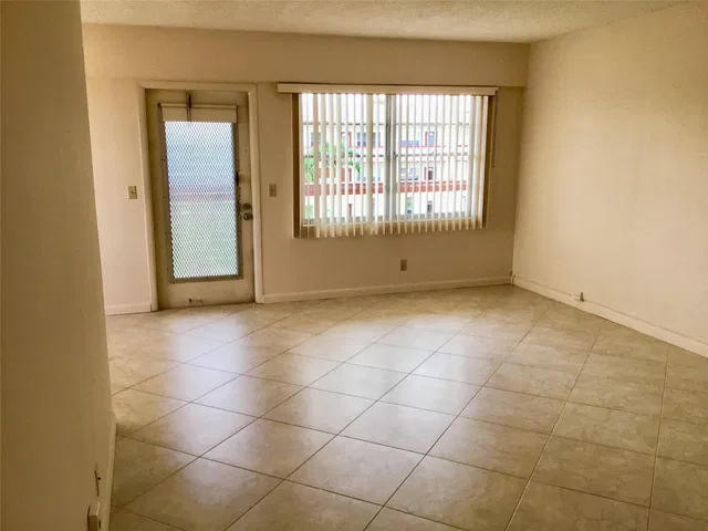 Unit 336 photo 10