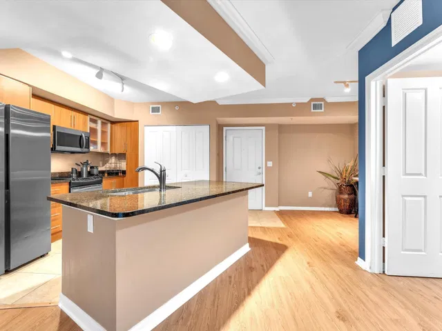 The Prado Unit 339 photo 2