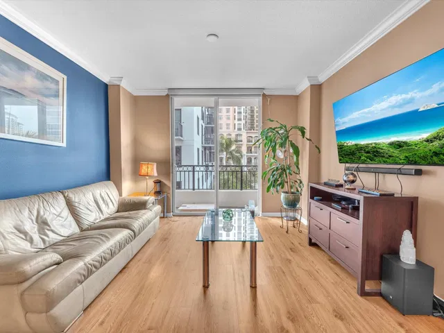 The Prado Unit 339 photo 5
