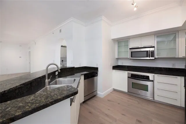 The Astor Unit 403 PH-03 photo 6