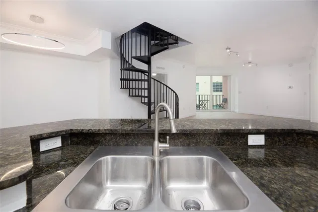 The Astor Unit 403 PH-03 photo 7