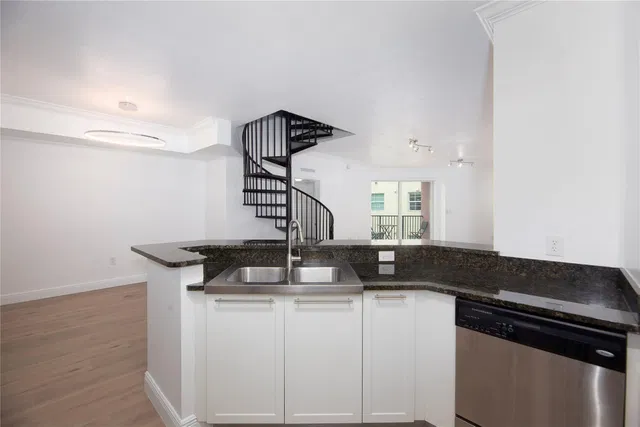 The Astor Unit 403 PH-03 photo 8