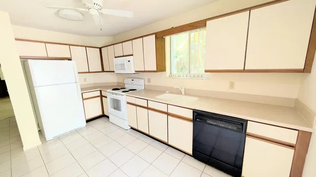 Unit 104 photo 14