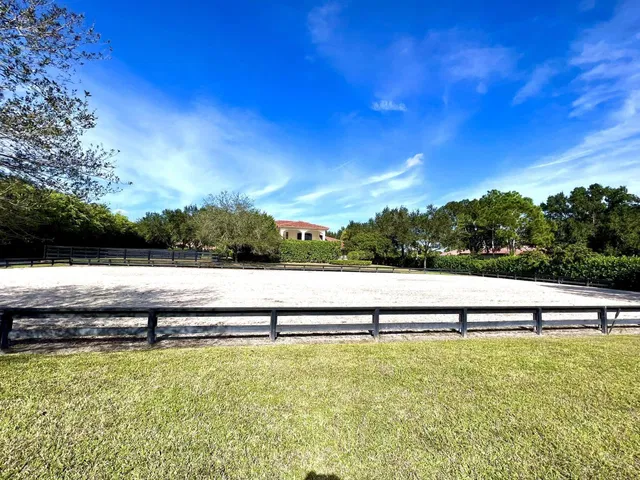Saddle Trail Park Residence photo 5