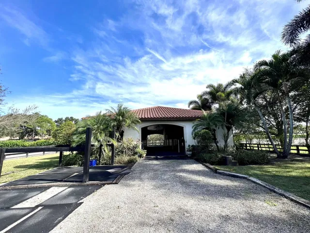 Saddle Trail Park Residence photo 16