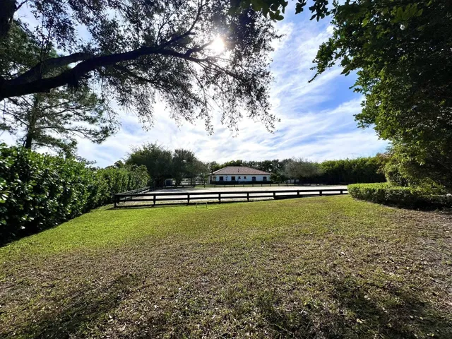 Saddle Trail Park Residence photo 18