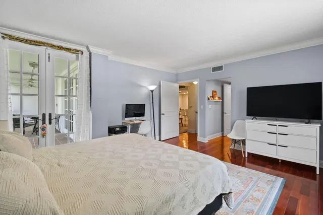 In-Town Palm Beach Unit 2 D photo 18