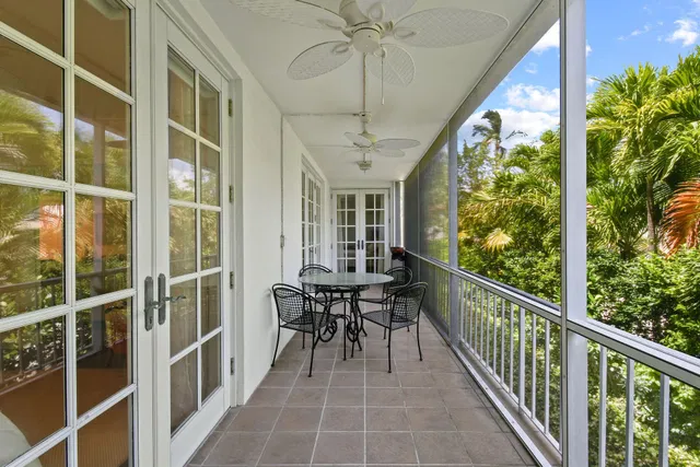In-Town Palm Beach Unit 2 D photo 32