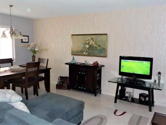 Unit 69 photo 10